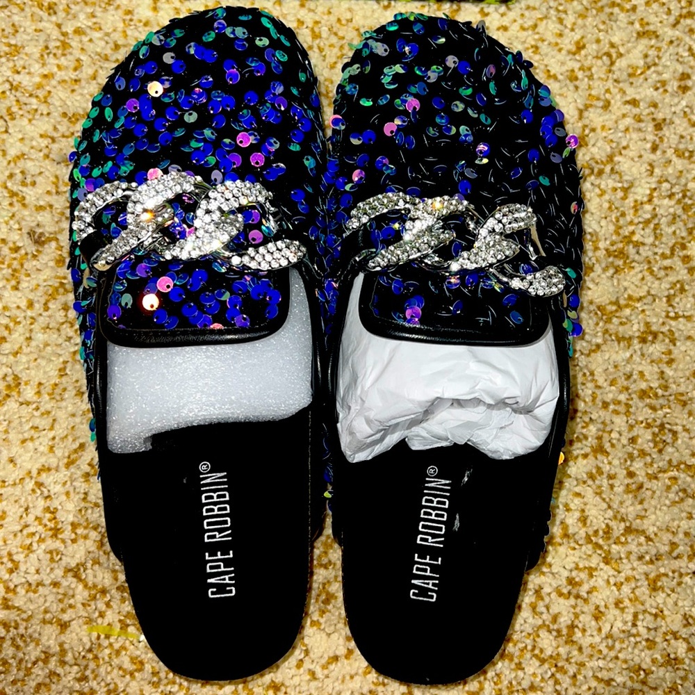 Cape Robbin (Kathleen slip on) Style: Elsa